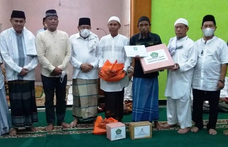 Safari di Desa Labuhan Sumbawa Kecamatan Labuhan Badas, Bupati Sumbawa Himbau Masyarakat Tingkatkan Ibadah dan Menyemarakkan Maghrib Mengaji